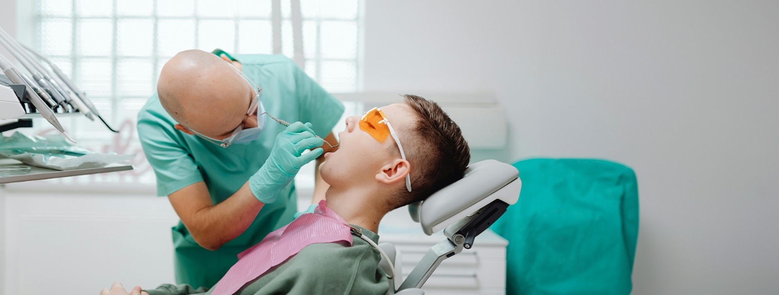 Servidores da UEA ganham plano odontológico gratuito