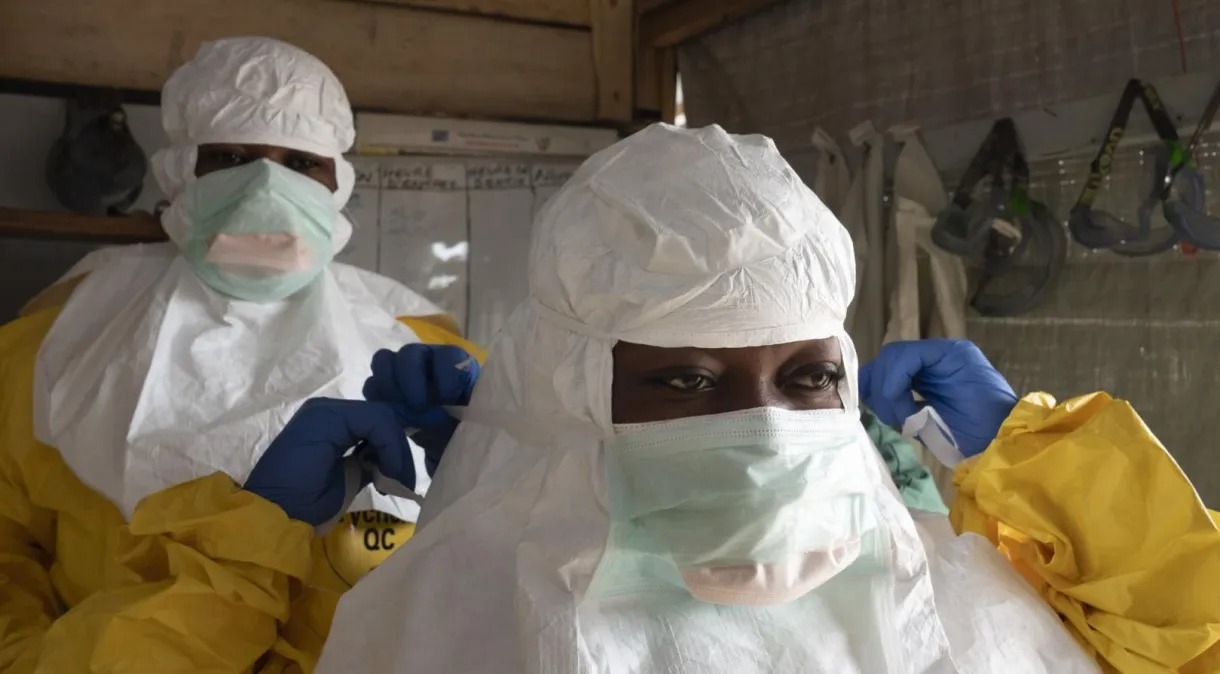 Ebola: África ainda vive escassez de remédios dez anos após epidemia
