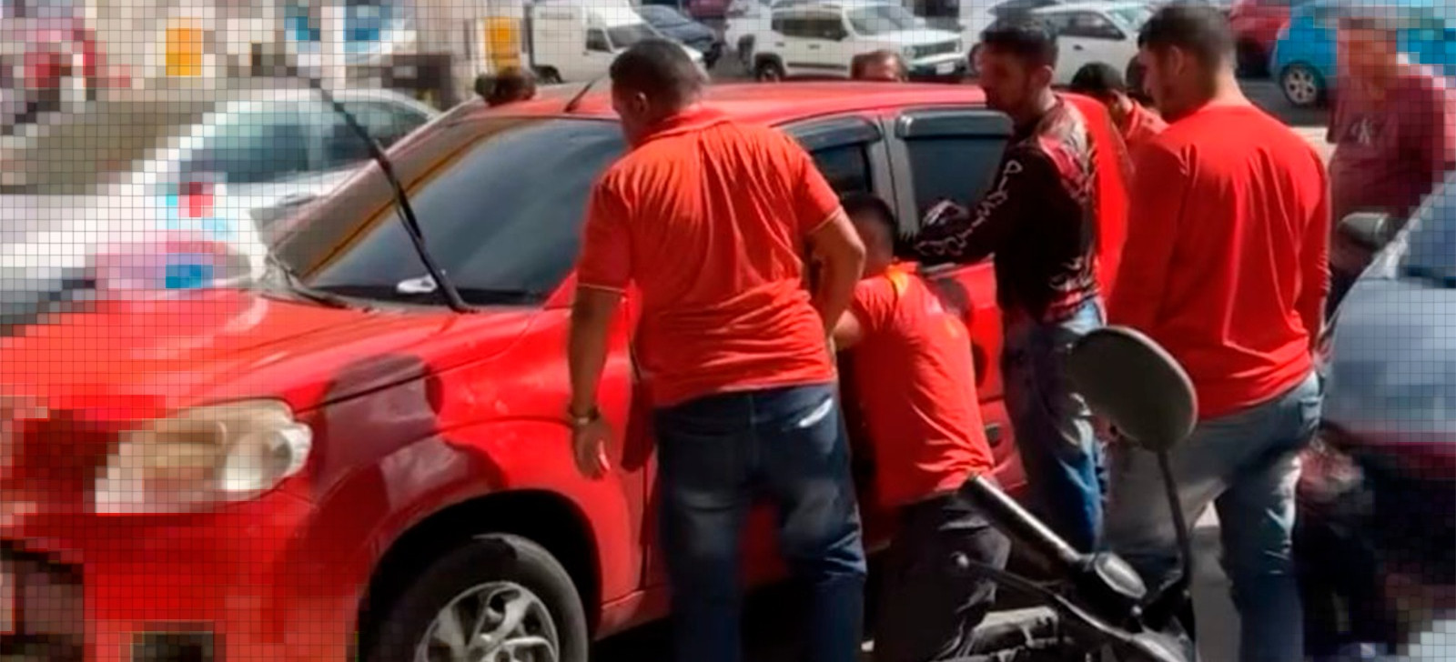 Criança fica presa dentro de carro sob forte sol em Manaus