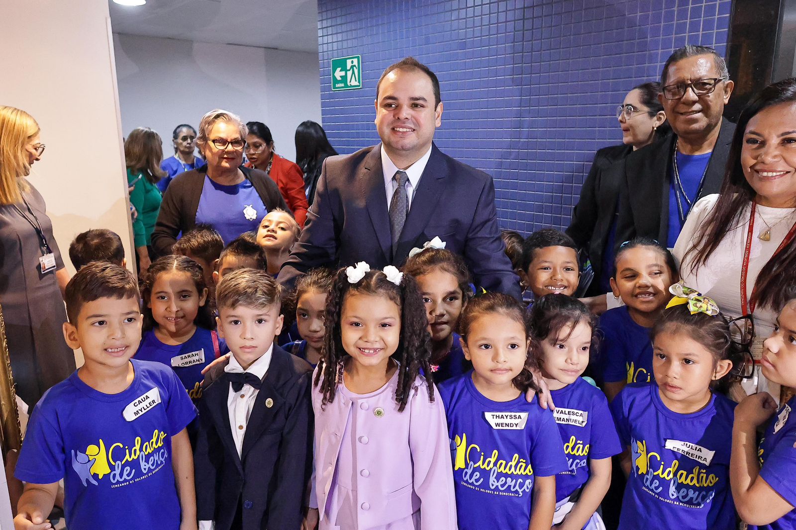 Crianças do projeto ‘Cidadão do Berço’, da Aleam, entregam carta para deputados