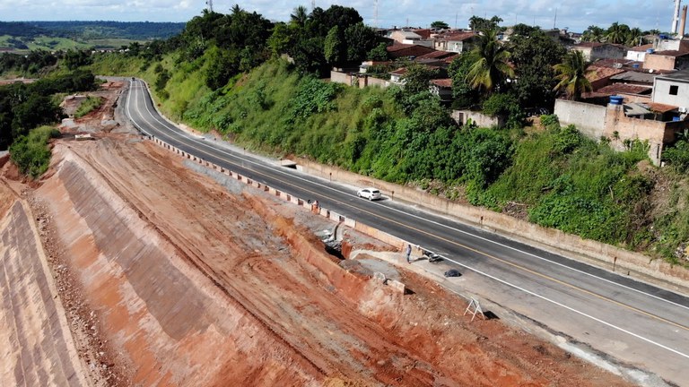 Com verba de ministério, Congresso prioriza tratores e asfalto em redutos eleitorais