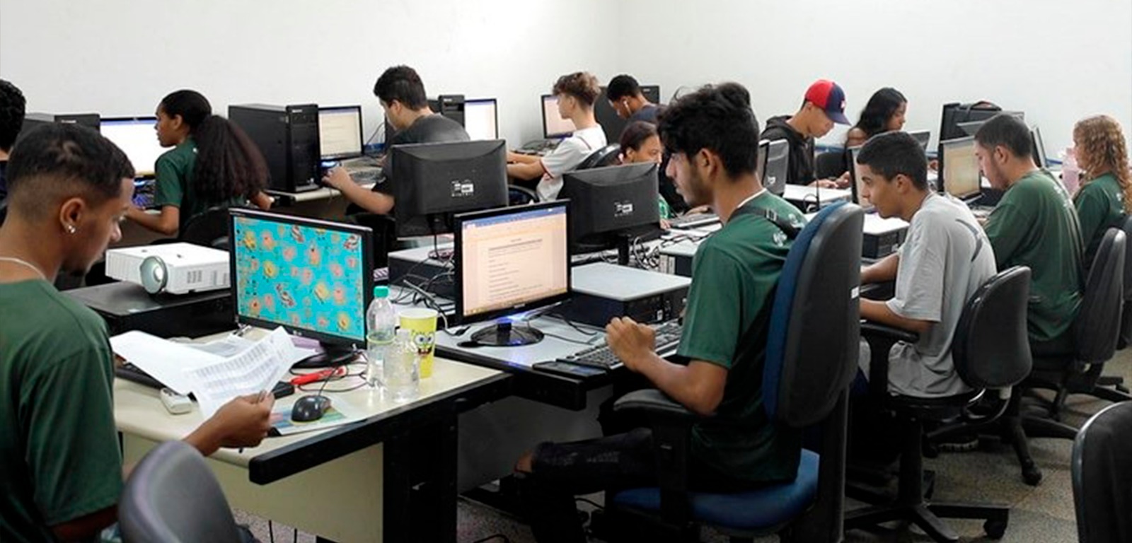 Apenas 11% das escolas têm internet na velocidade adequada, diz pesquisa