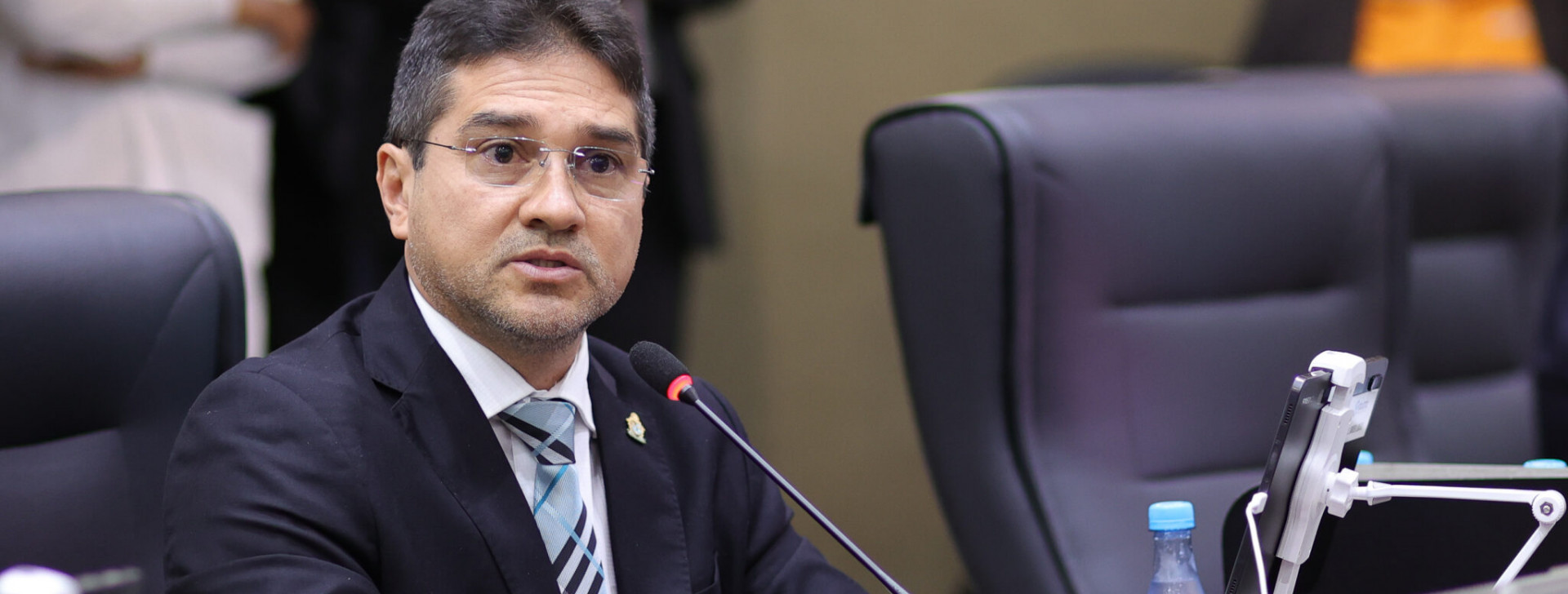 Vereador de Manaus passa mal na CMM e é levado à unidade de saúde da capital; veja vídeo