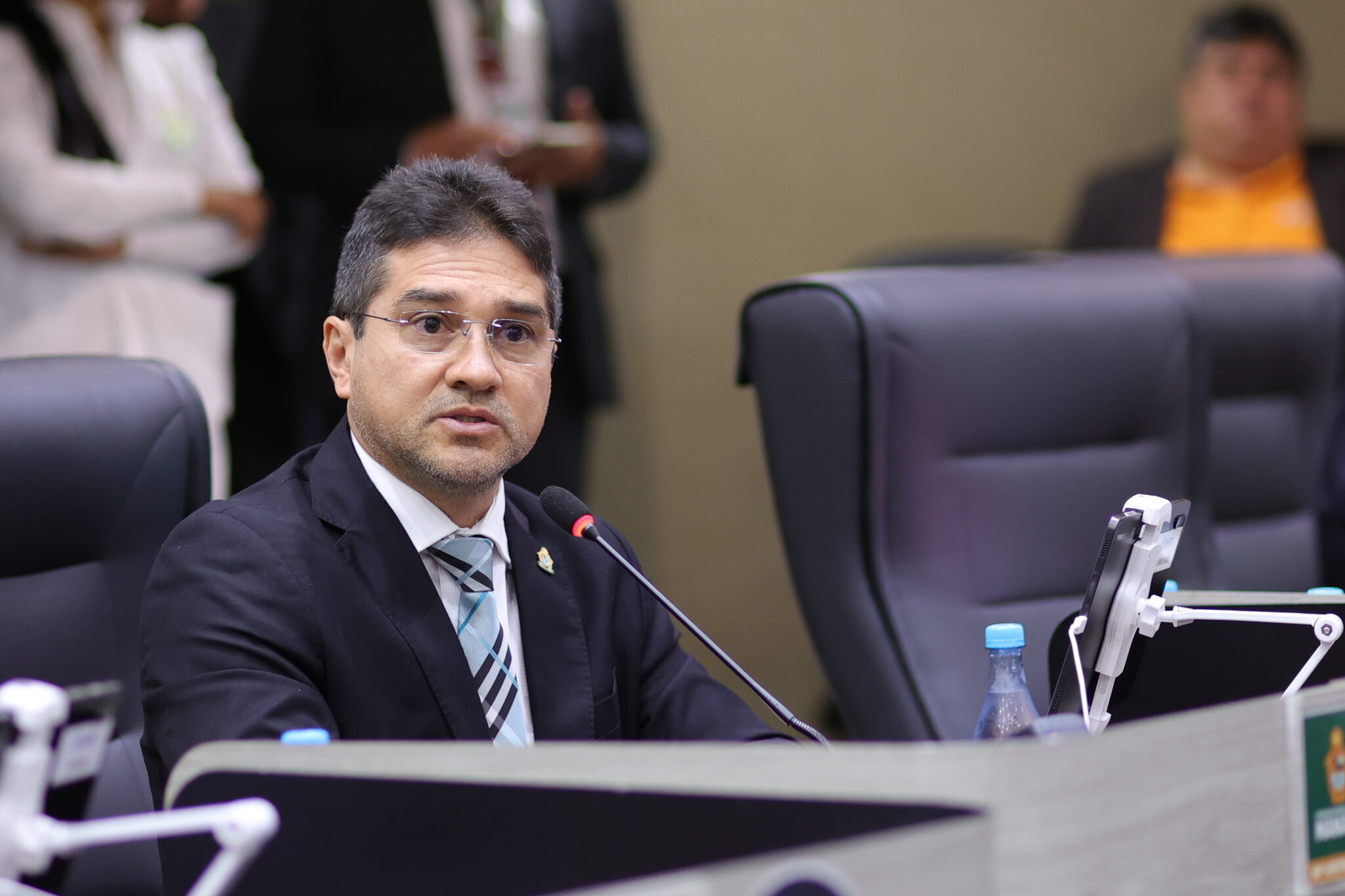 Vereador de Manaus passa mal na CMM e é levado à unidade de saúde da capital; veja vídeo