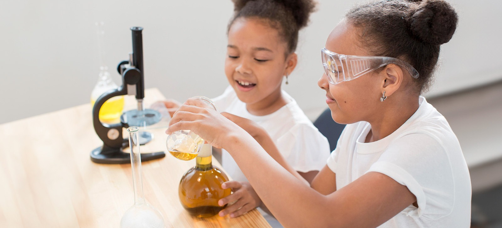 USP abre inscrição de projeto que estimula interesse de meninas pelas ciências exatas