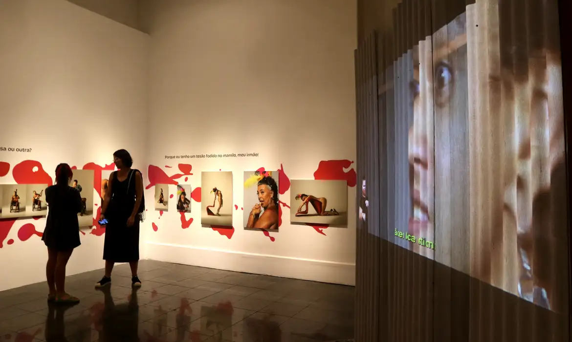 ‘Assexybilidade’: exposição aborda sexo e sexualidade de pessoas com deficiência