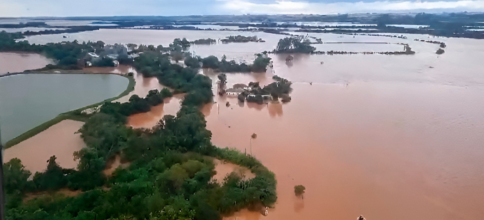 Temporais no RS causam oito mortes e desaparecimento de 21 pessoas