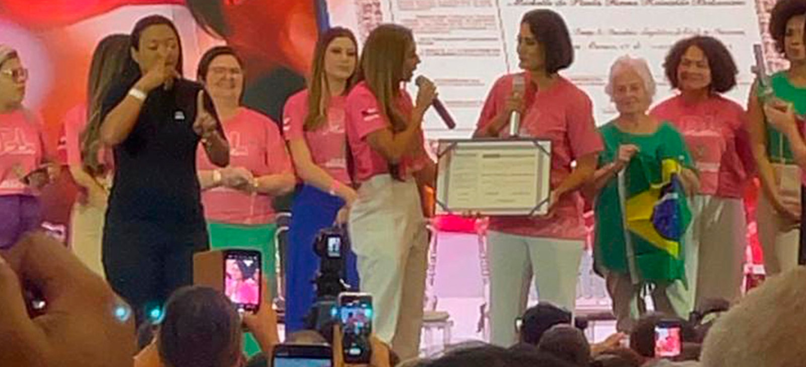 Sem projetos executados no Amazonas, Michelle Bolsonaro recebe título de Cidadã do Estado