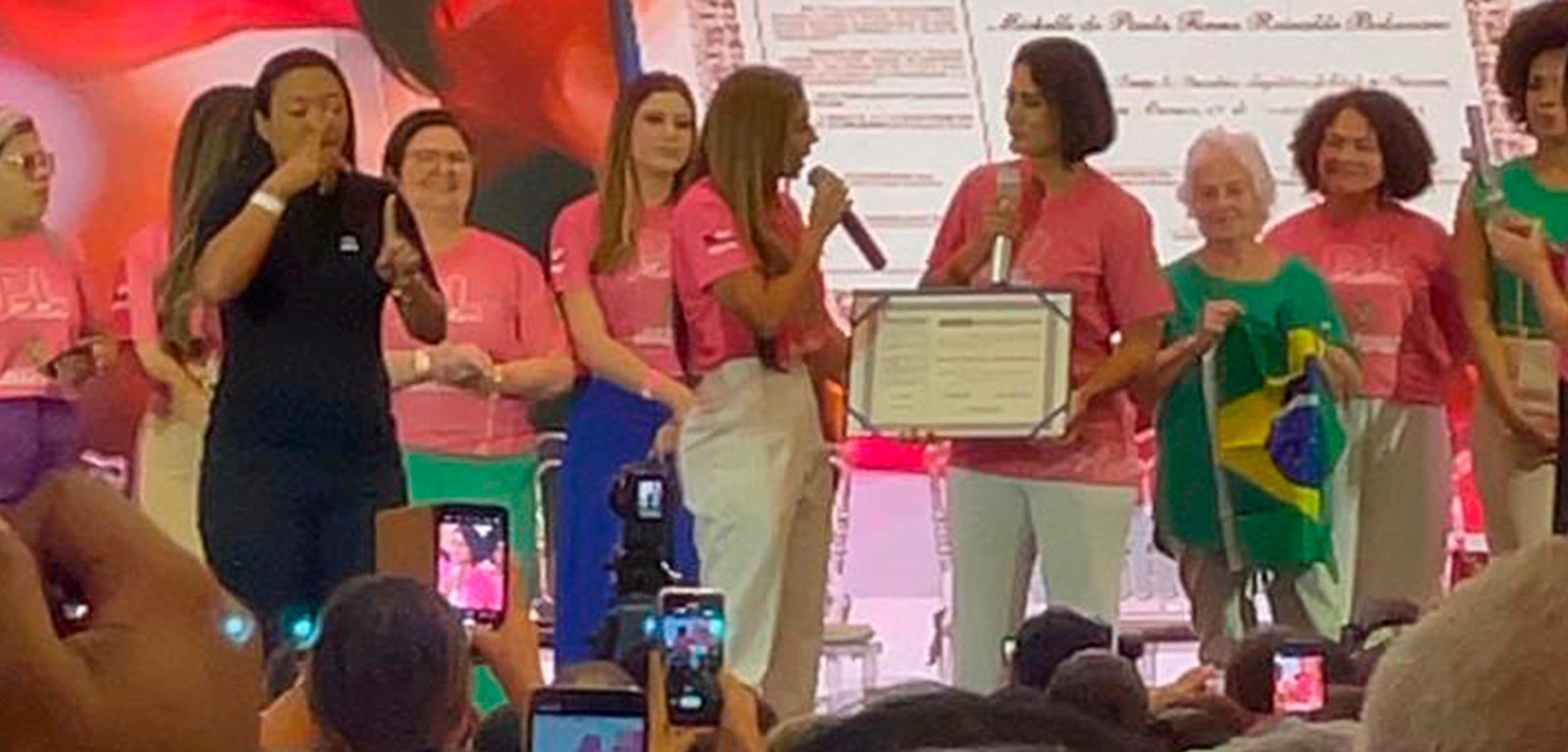 Sem projetos executados no Amazonas, Michelle Bolsonaro recebe título de Cidadã do Estado