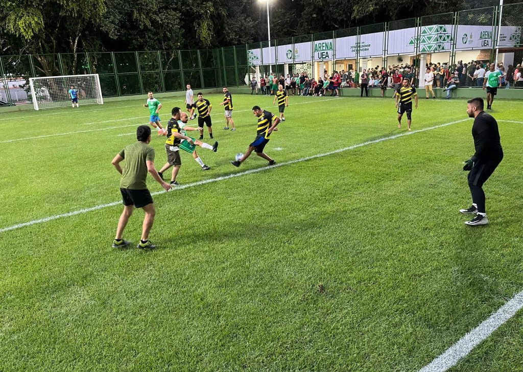 UEA inaugura arena esportiva em homenagem a ex-reitor