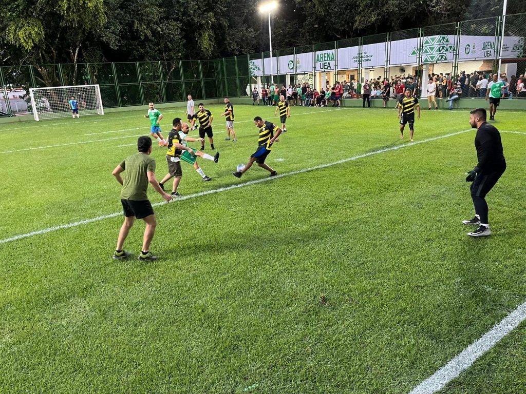 UEA inaugura arena esportiva em homenagem a ex-reitor