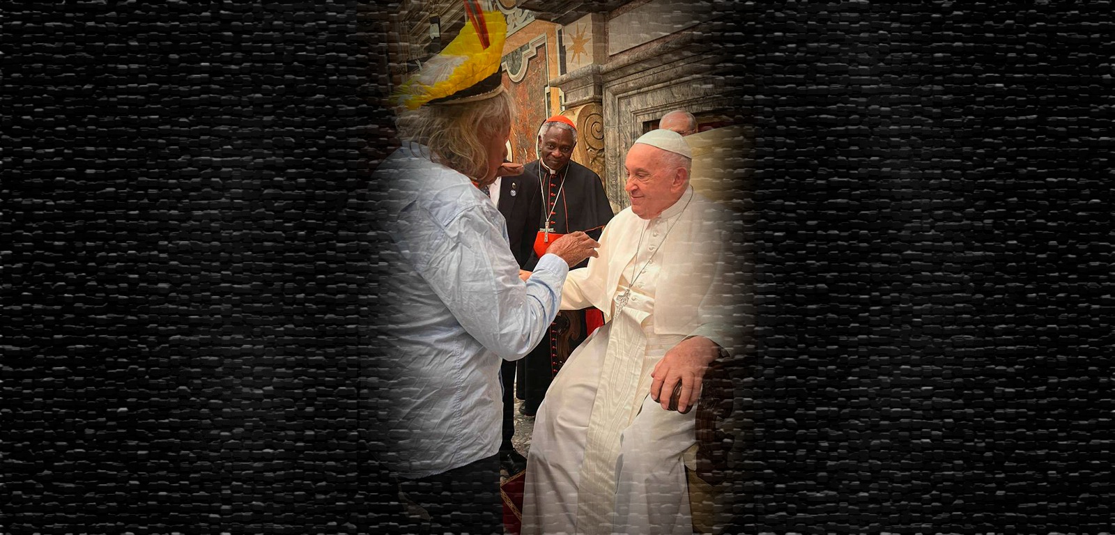 Raoni encontra Papa Francisco no Vaticano e entrega carta pedindo apoio