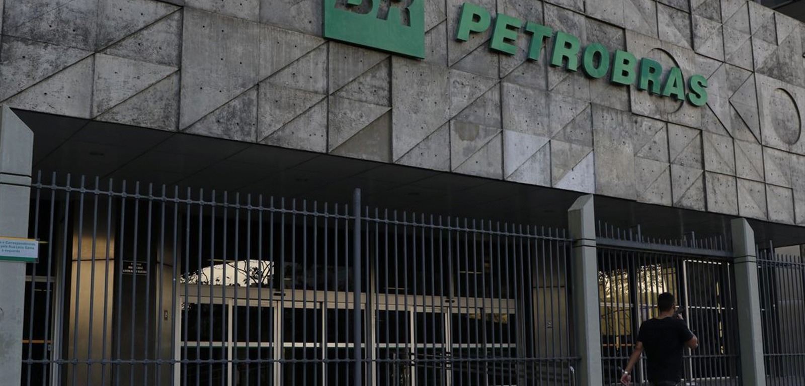 Privatização de cinco refinarias é cancelada pela Petrobras