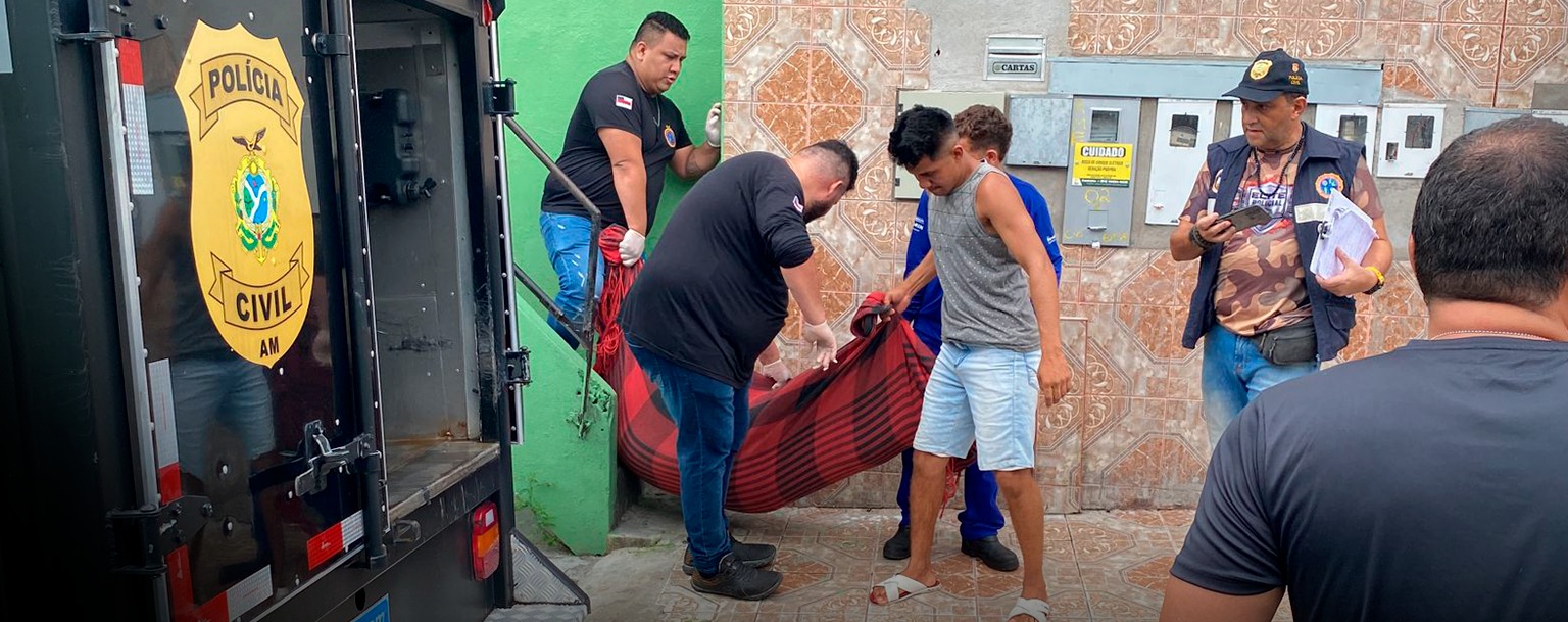Feminicídio: homem mata ex-esposa na frente dos filhos de 2, 4 e 8 anos em Manaus