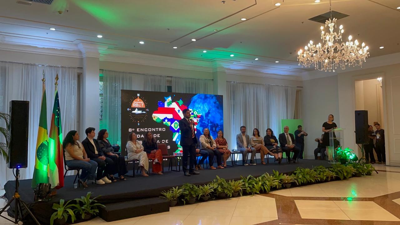 Com apoio da UEA, encontro discute políticas públicas para turismo no Amazonas