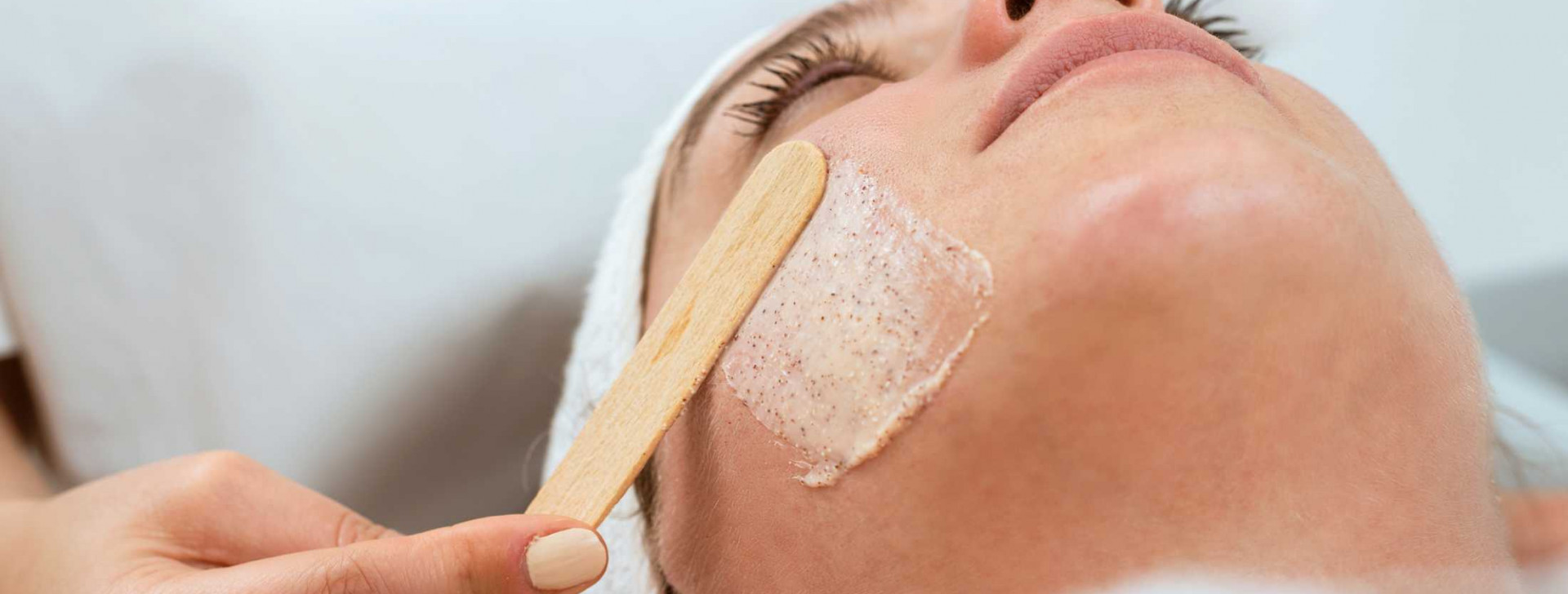 Entenda o que é peeling de fenol: riscos, cuidados e resultados