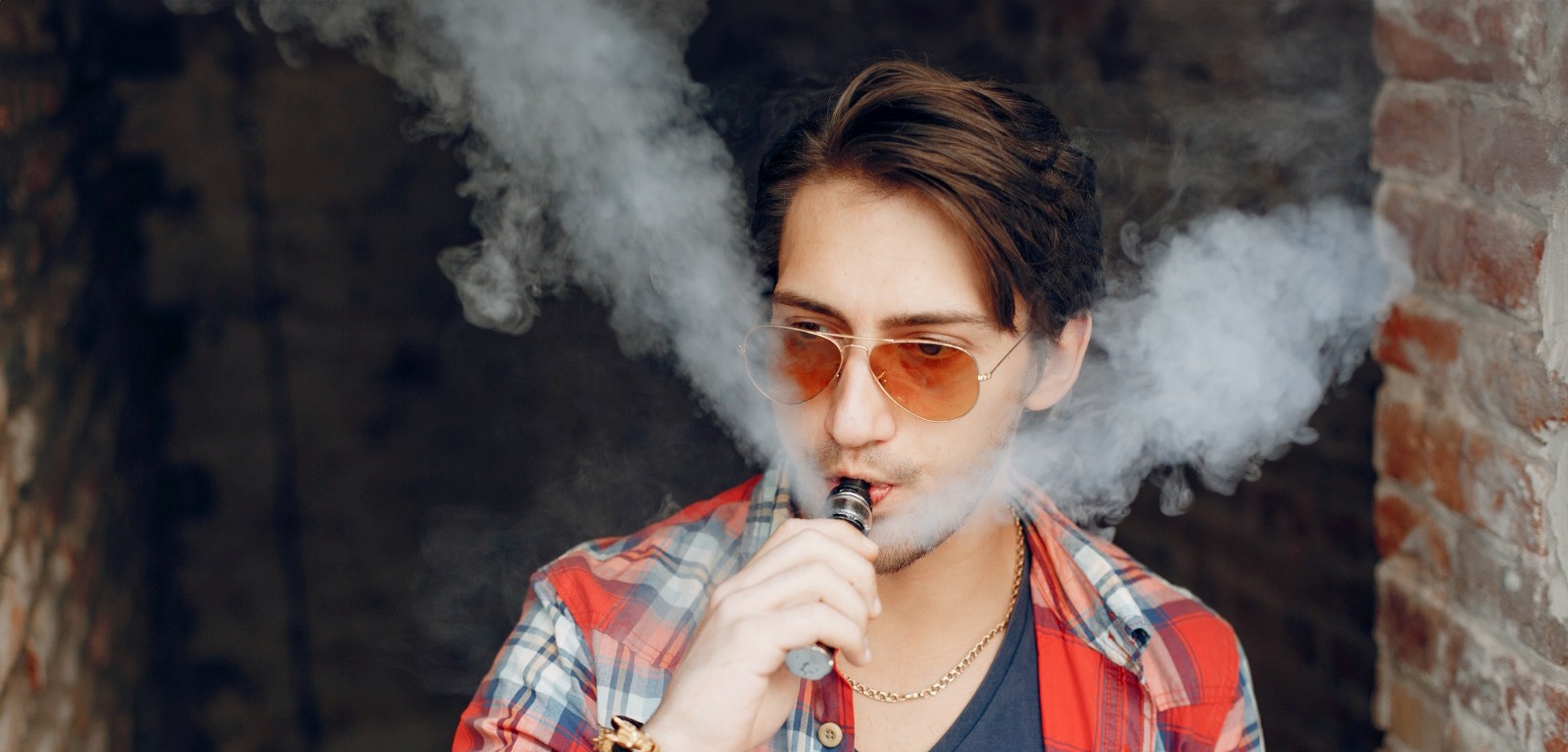 Entenda os riscos do cigarro eletrônico e por que foi proibido no Brasil