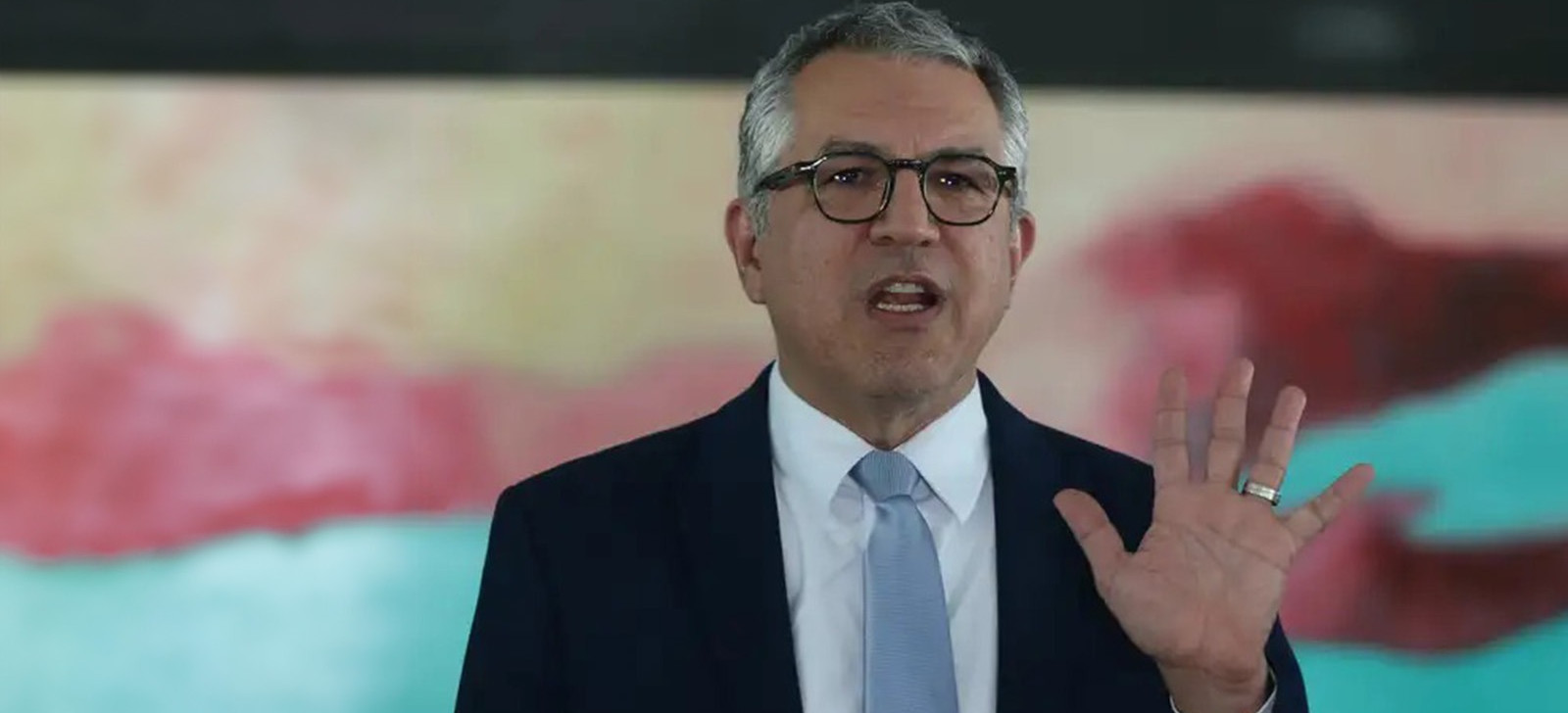 Governo Lula não apoia projeto antiaborto, diz ministro