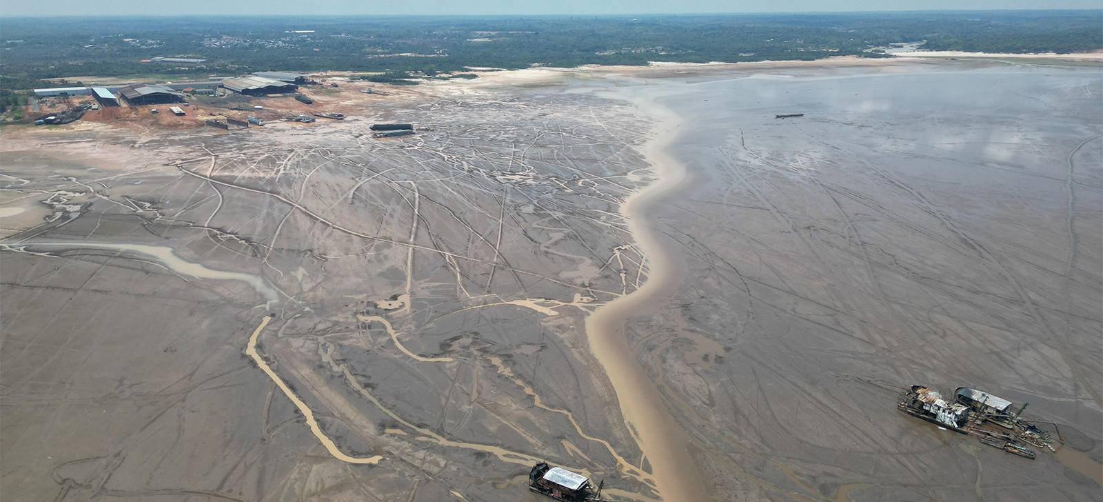 Seca registrada no Rio Negro, nas proximidades de Manaus (Divulgação)