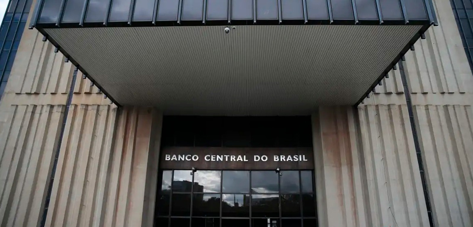 Banco Central interrompe cortes e mantém taxa de juros em 10,5% ao ano