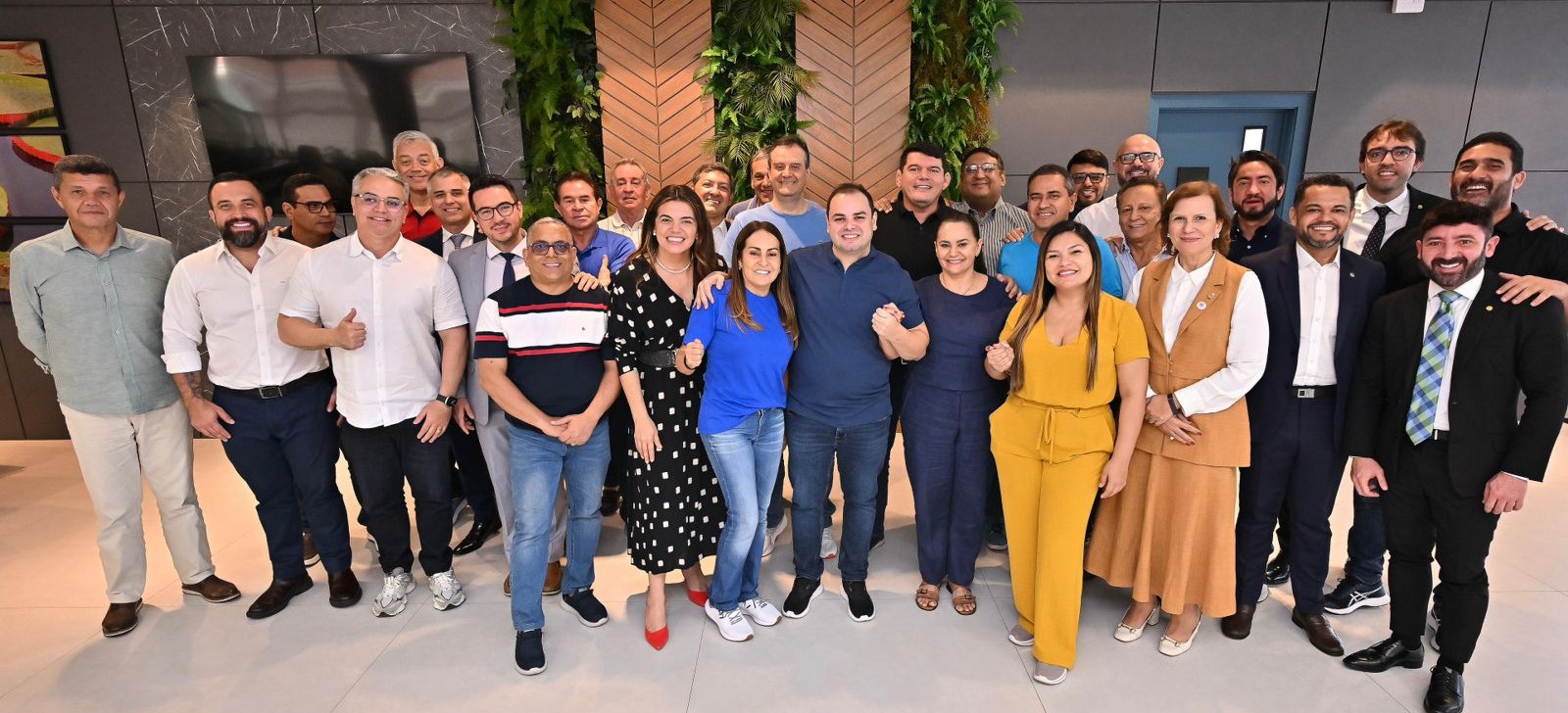 Mais de 30 parlamentares integram base de Cidade para Prefeitura de Manaus