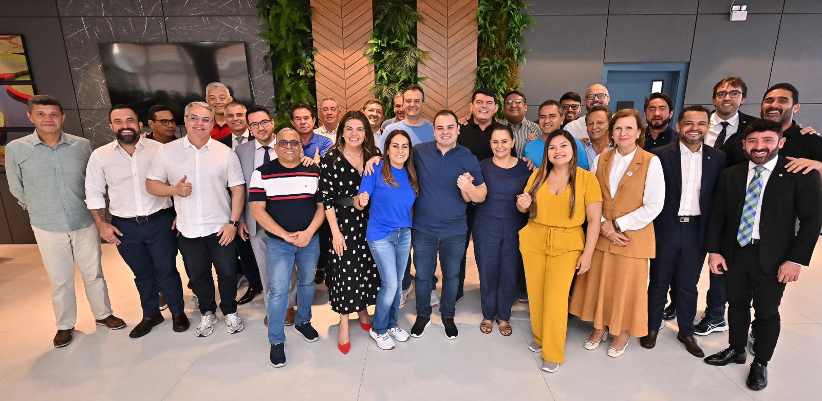 Mais de 30 parlamentares integram base de Cidade para Prefeitura de Manaus