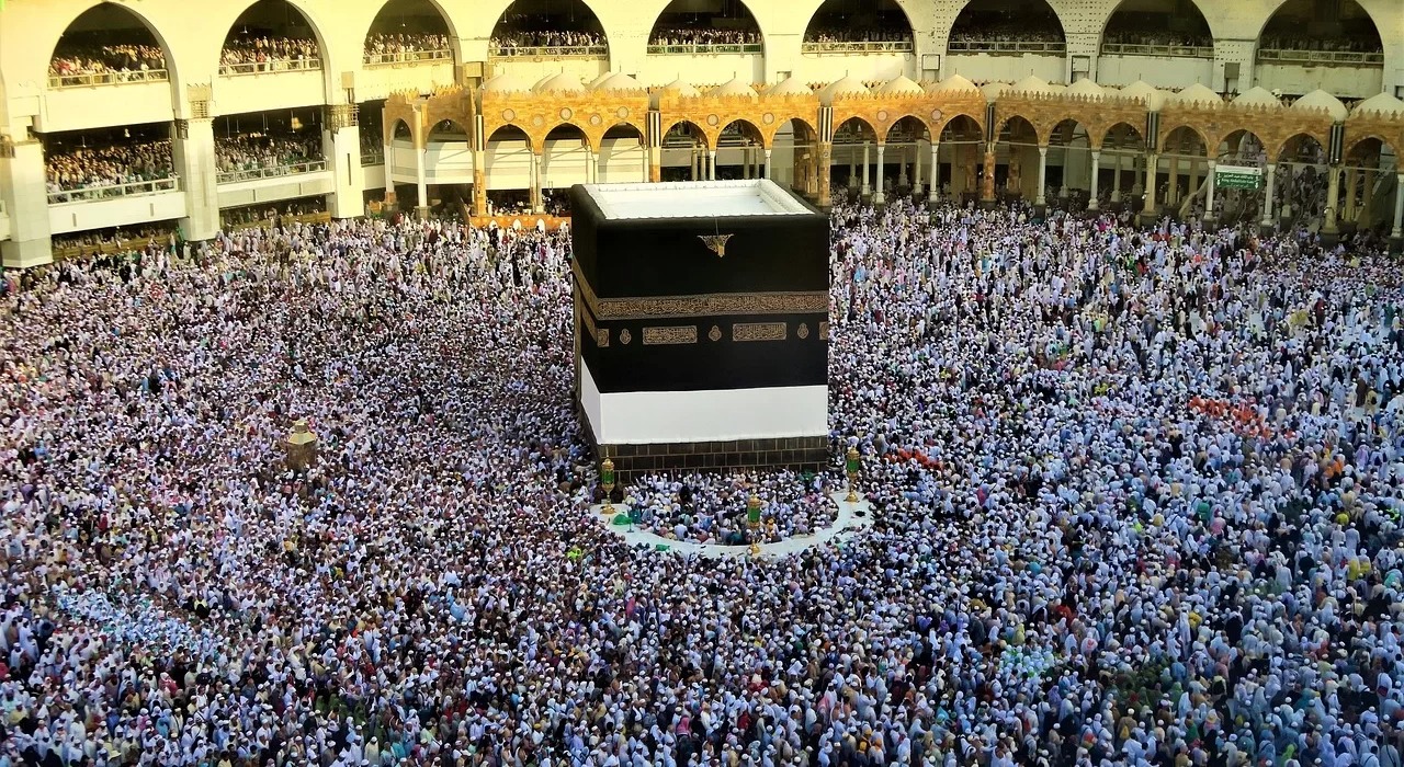 Sob calor intenso, mortes em peregrinação a Meca passam de 450