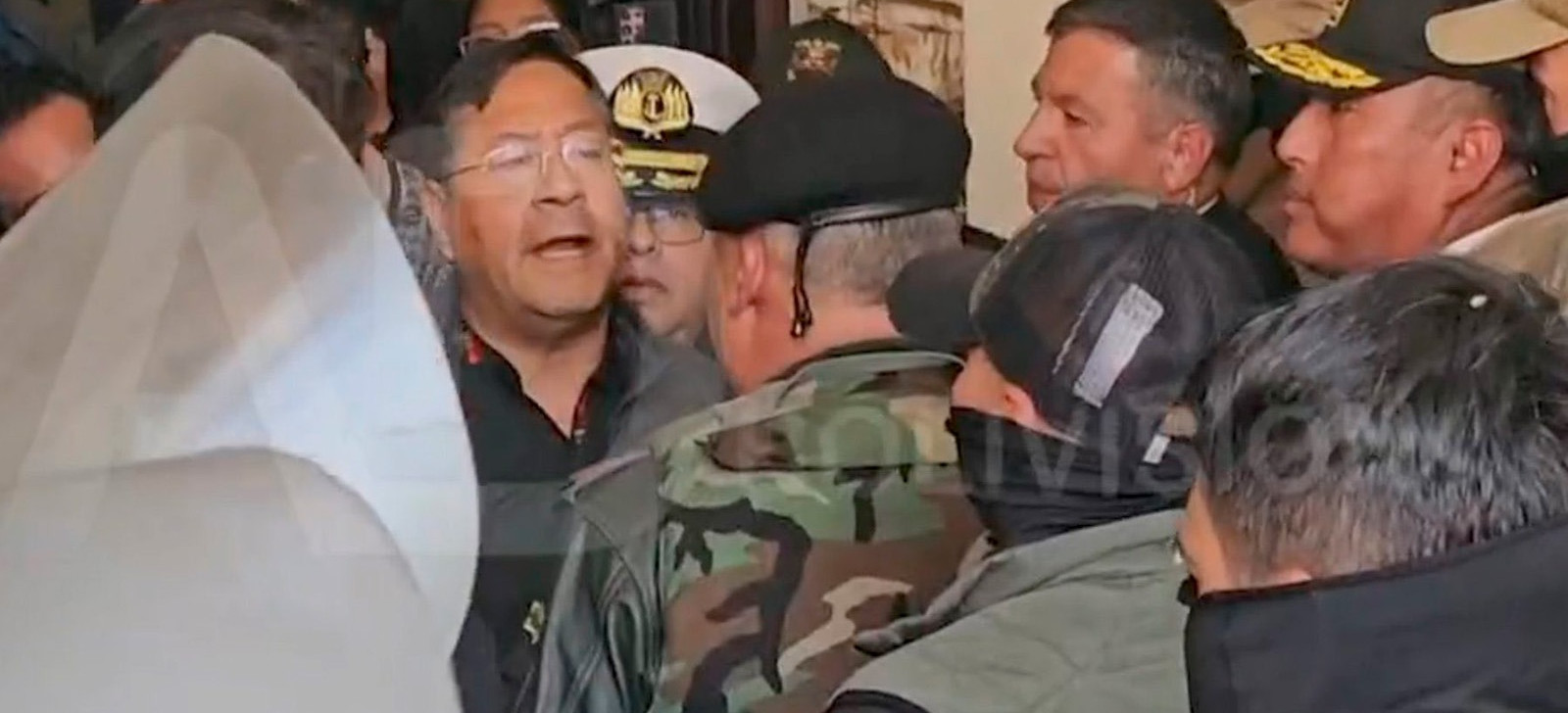 Presidente da Bolívia troca comando do Exército após tentativa de Golpe