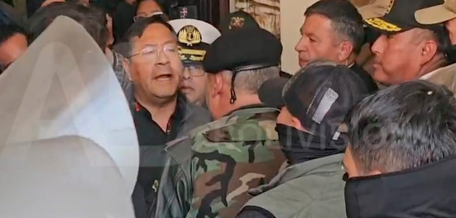 Presidente da Bolívia troca comando do Exército após tentativa de Golpe