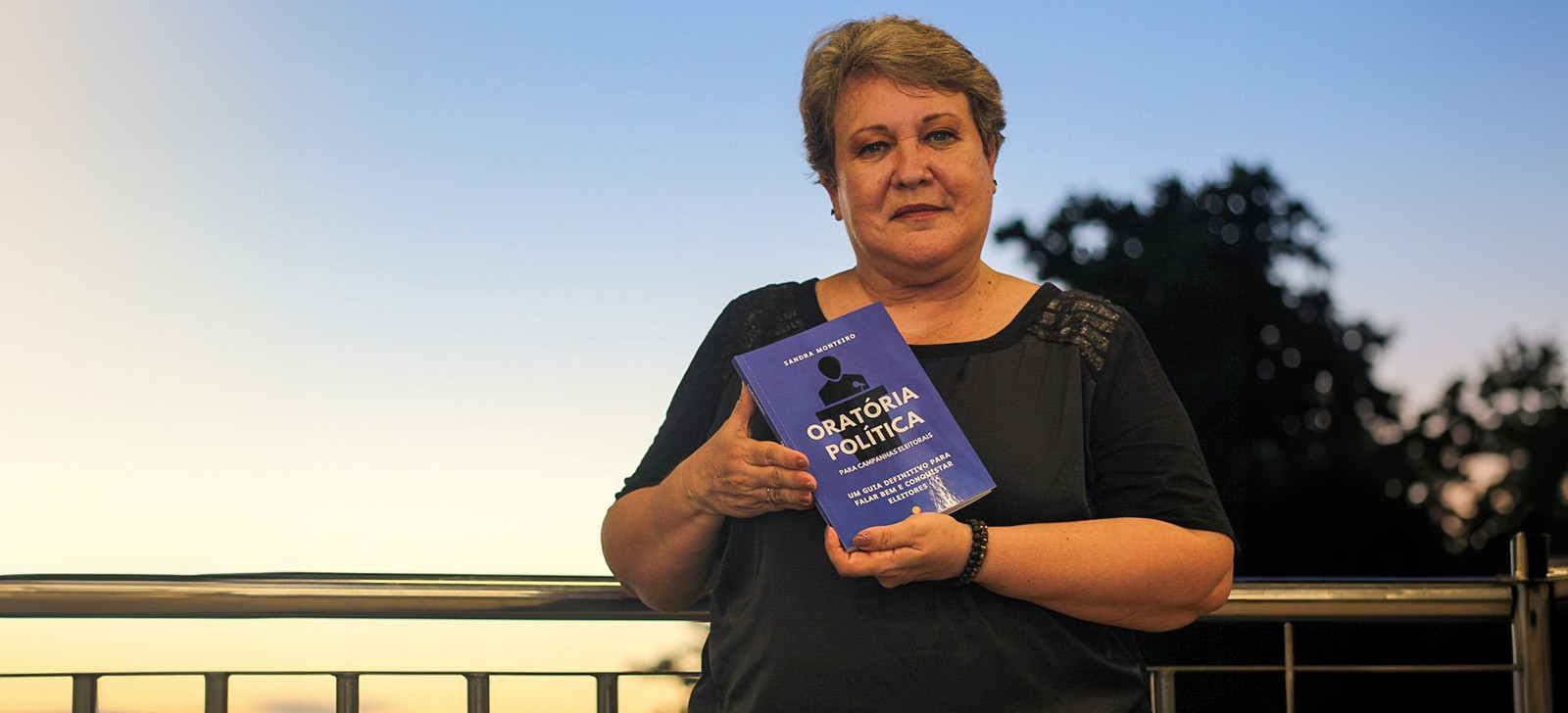 Jornalista lança livro com técnicas de oratória para políticos