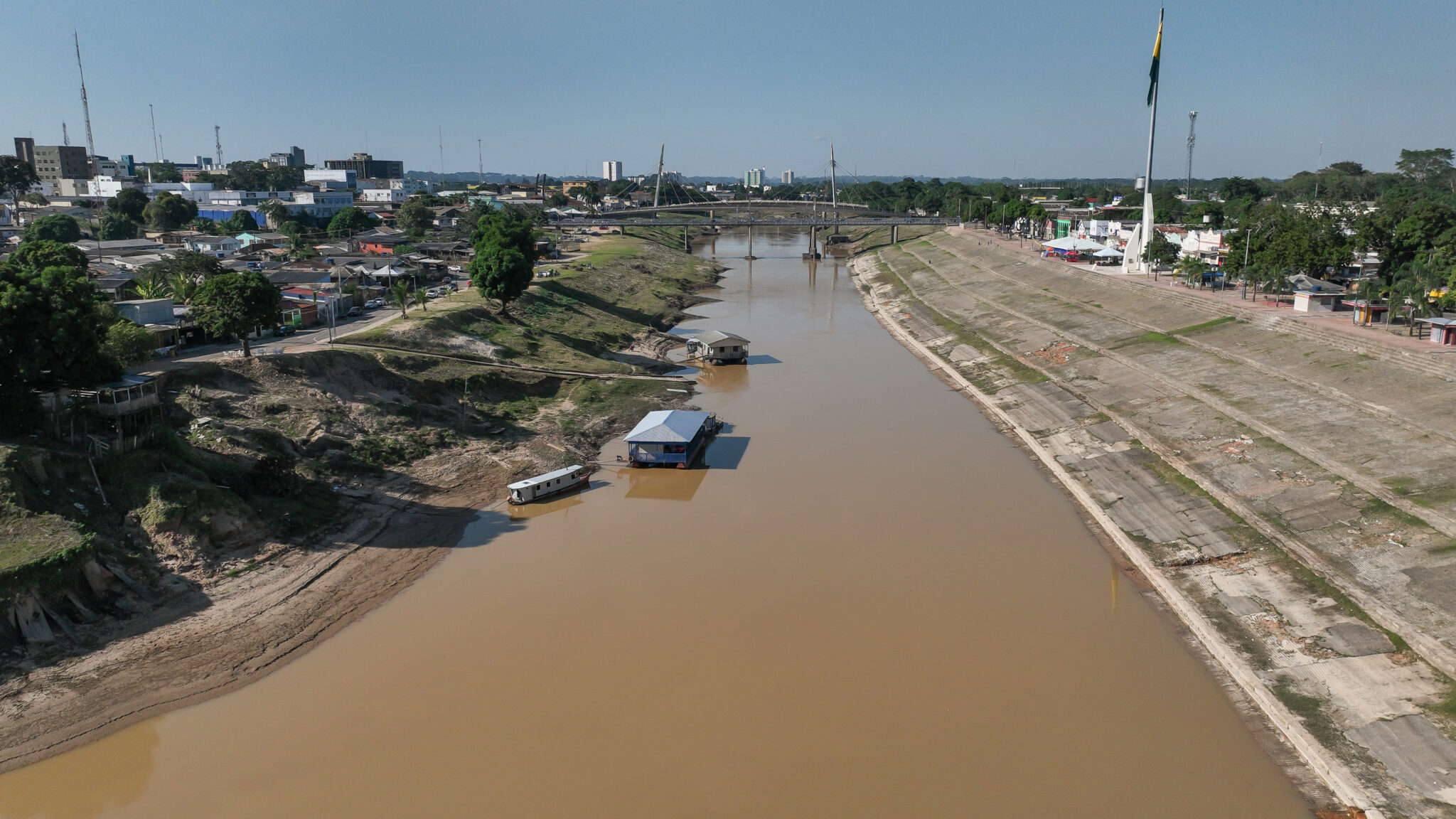 Rio Acre atinge 1,5 metro e governo federal reconhece emergência na capital do Estado