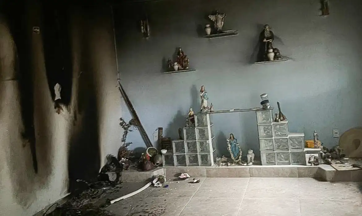 Crime de ódio: agressores destroem terreiro de umbanda no Rio de Janeiro