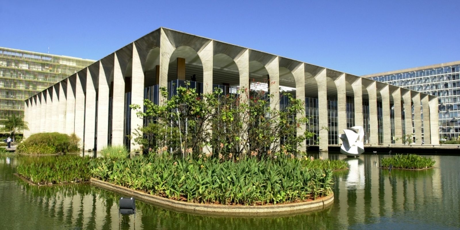 Itamaraty pede desculpas a embaixadores que tiveram filhos envolvidos em abordagem