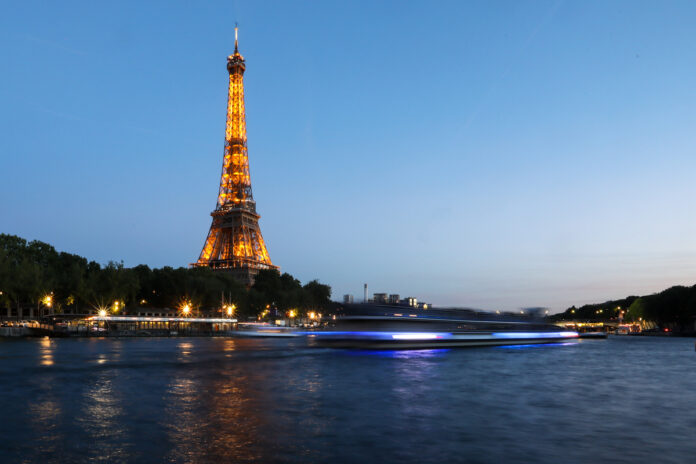 Olimpíadas: poluição adia prova de triatlo masculino no Rio Sena
