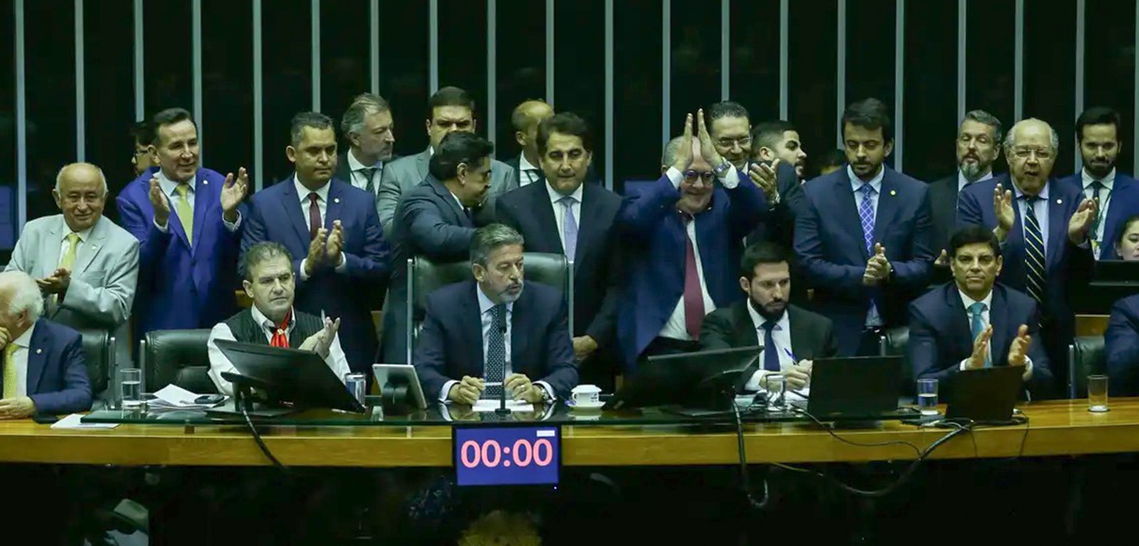 Câmara aprova texto-base de lei que regulamenta novo sistema tributário