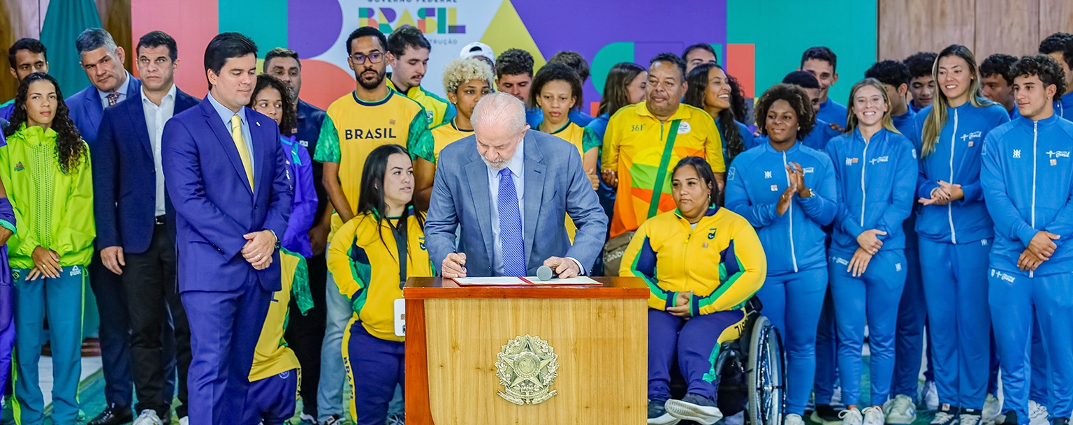 Lula assina decreto para reajuste de 10,86% no Bolsa Atleta