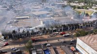 Incêndio em shopping popular destrói lojas de 600 comerciantes em Cuiabá