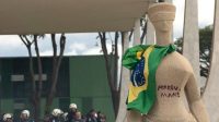 PGR denuncia extremista que escreveu ‘Perdeu, mané’ em estátua no STF
