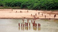 Povos isolados: imagens inéditas mostram indígenas da etnia Mashco Piro na Amazônia peruana