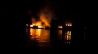 Incêndio atinge embarcação no interior do AM; há feridos e desaparecidos