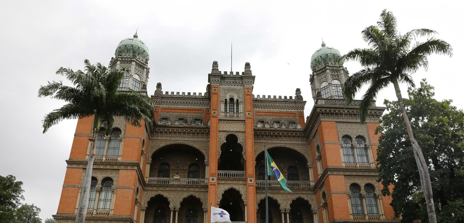 Funcionários da Fiocruz paralisam atividades por reajuste salarial