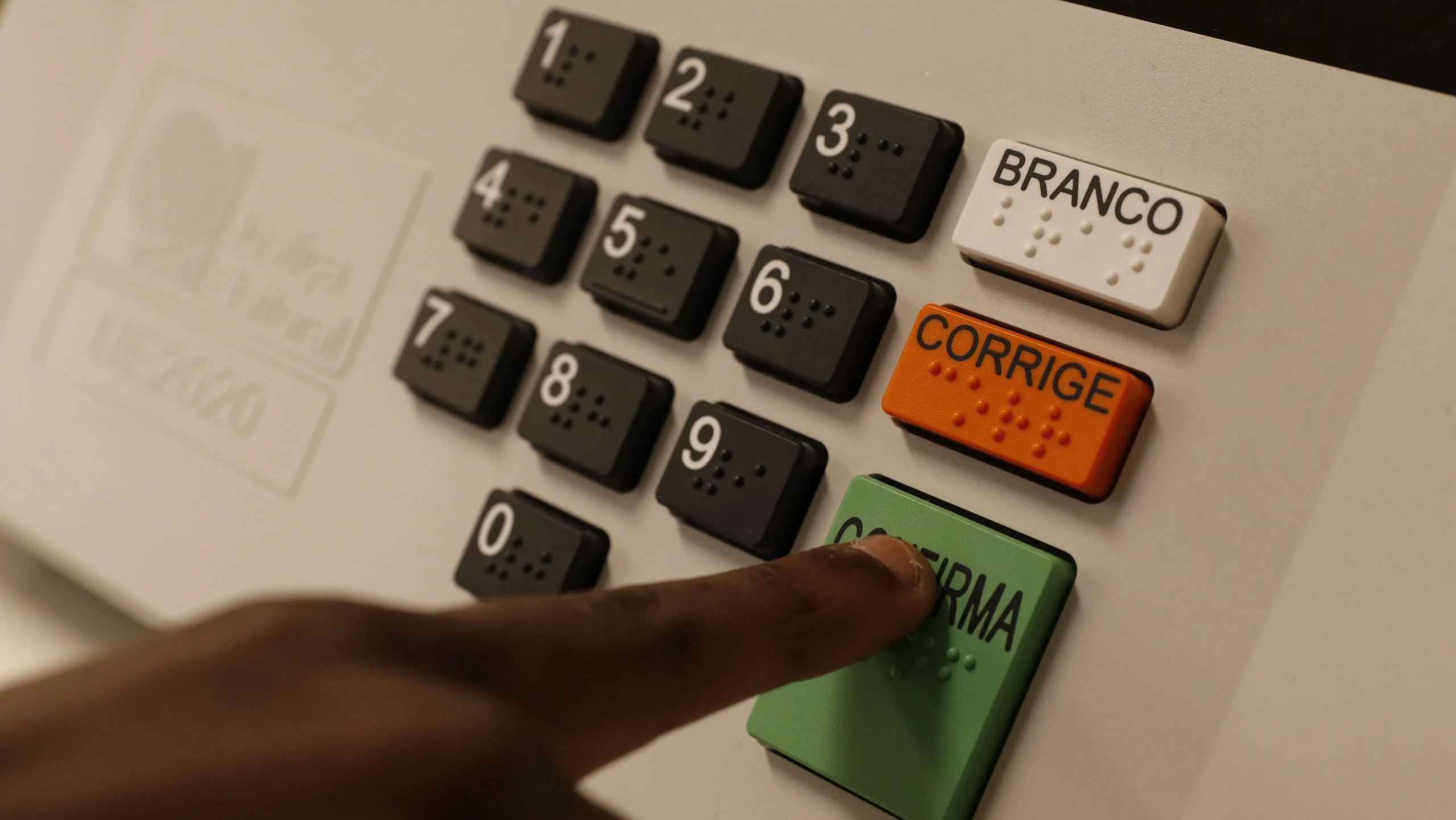 TSE define repasse de recursos para candidaturas de negros e mulheres em setembro