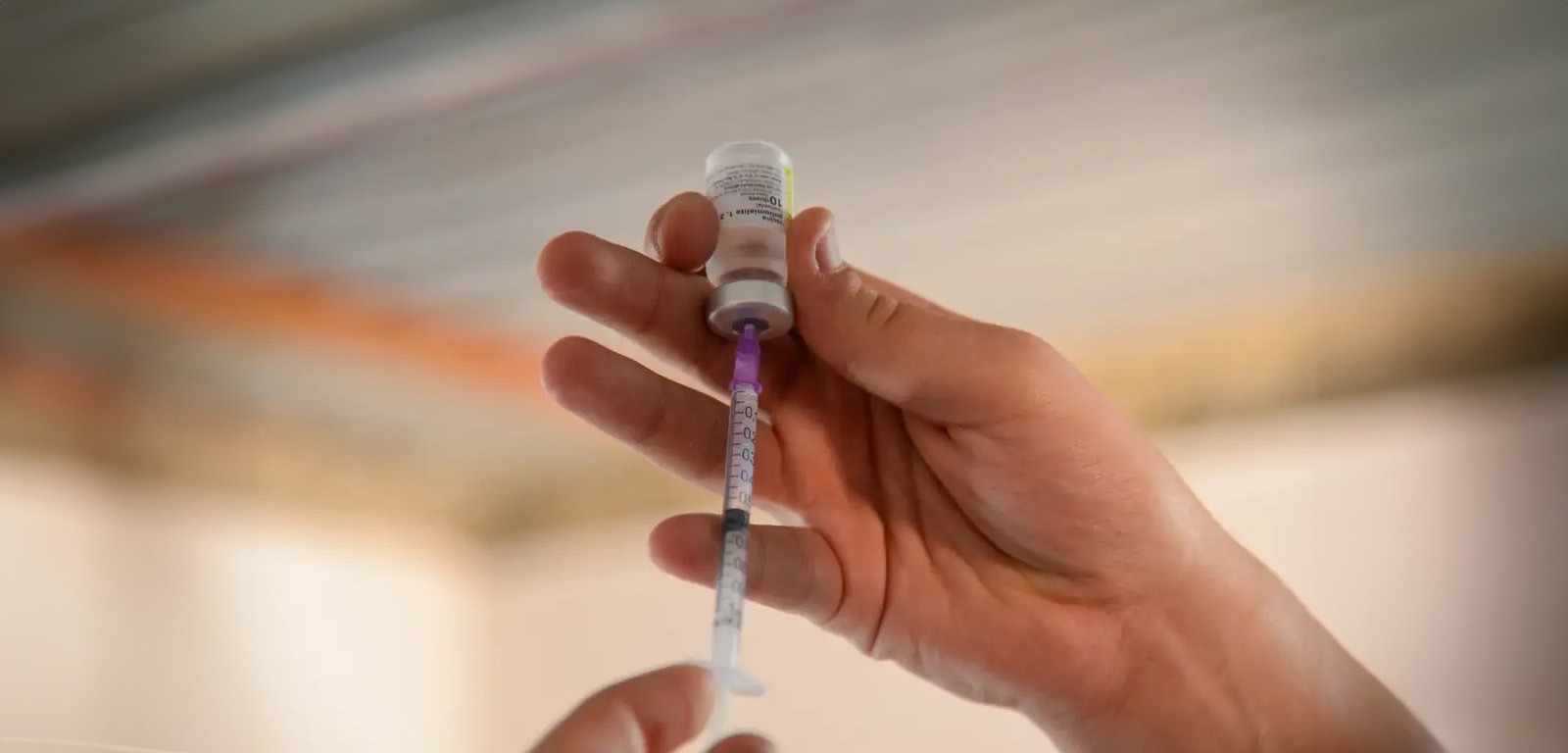 OMS alerta sobre aumento de casos de Covid-19 e diminuição de vacinações