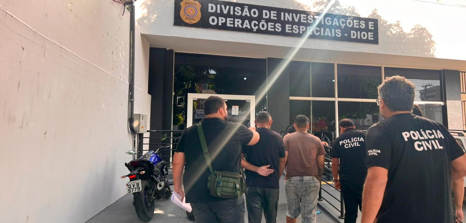 Policiais prendem homens em cumprimento de mandados expedidos pela Justiça paraense (Divulgação) 