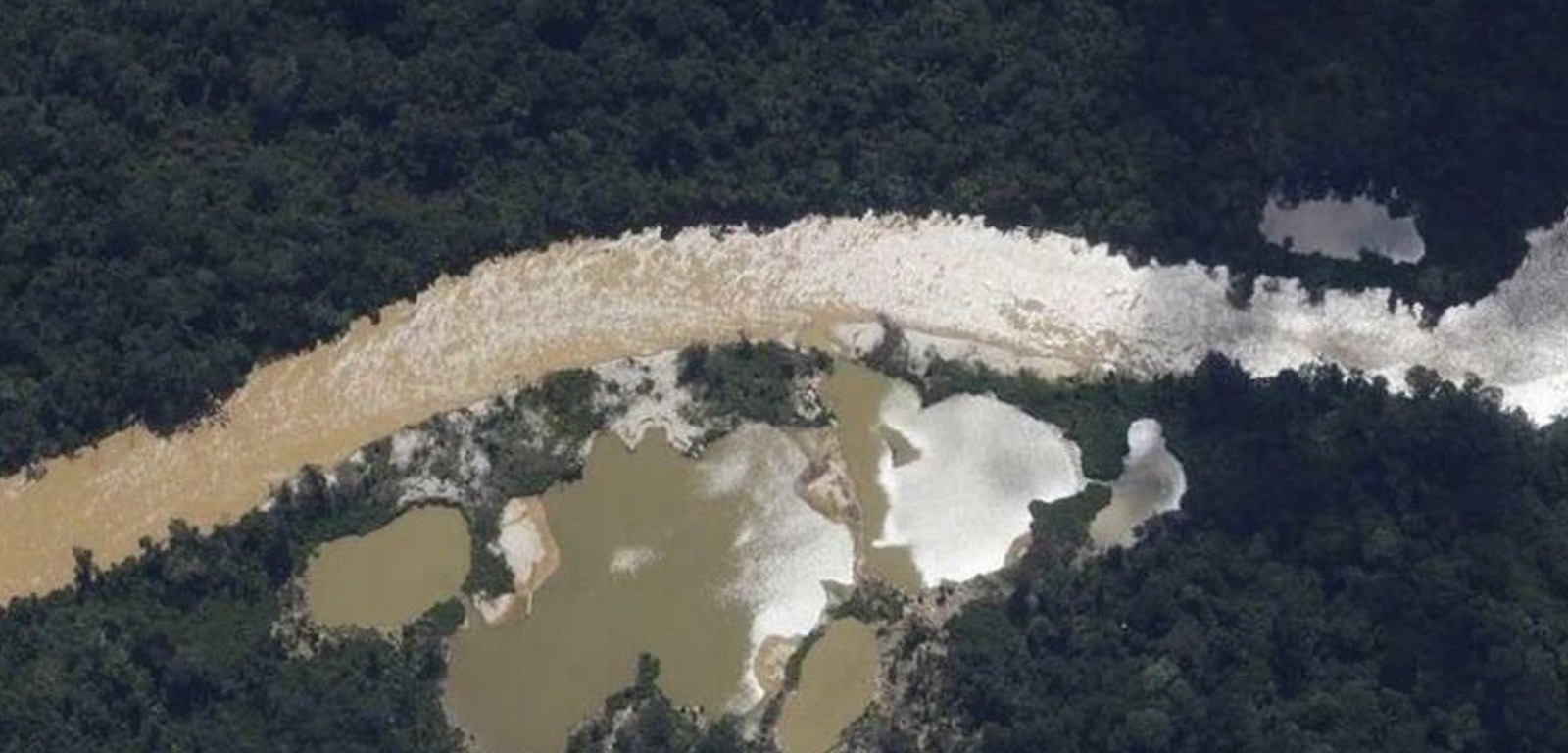 Vista aérea mostra área destruída pelo garimpo em Roraima (Divulgação) 