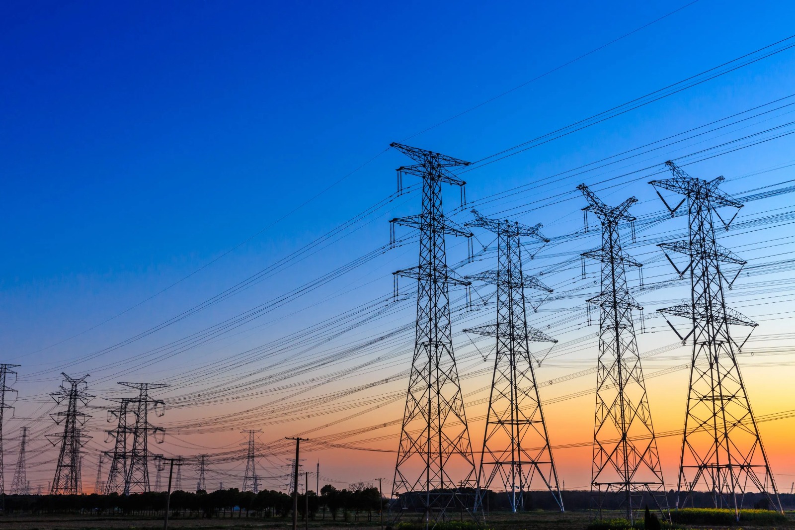 Redes de energia elétrica (iStock)