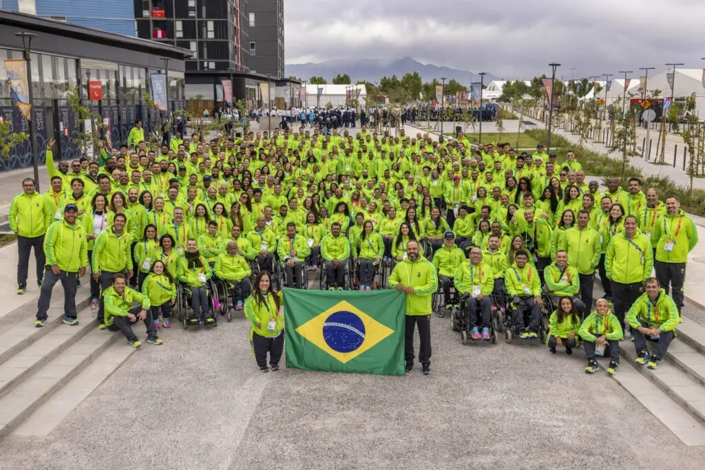 Delegação brasileira posa para foto em Santiago (Ale Cabral / CPB)