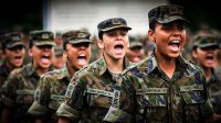 Mulheres a partir de 18 anos vão poder se alistar no serviço militar voluntário em 2025