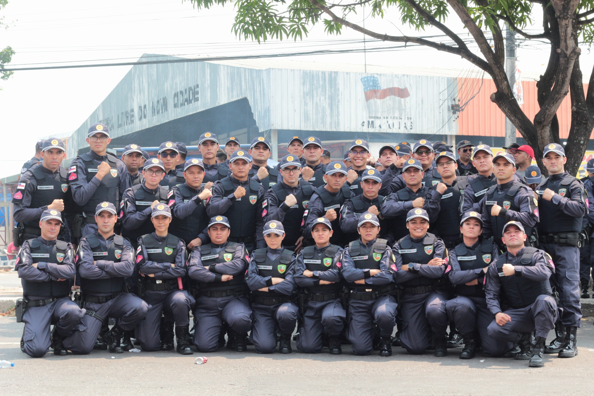 Governador do AM apresenta mil alunos soldados da Polícia Militar