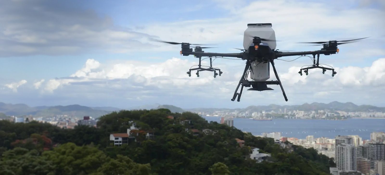 Militar é preso por operar drones com granadas no RJ
